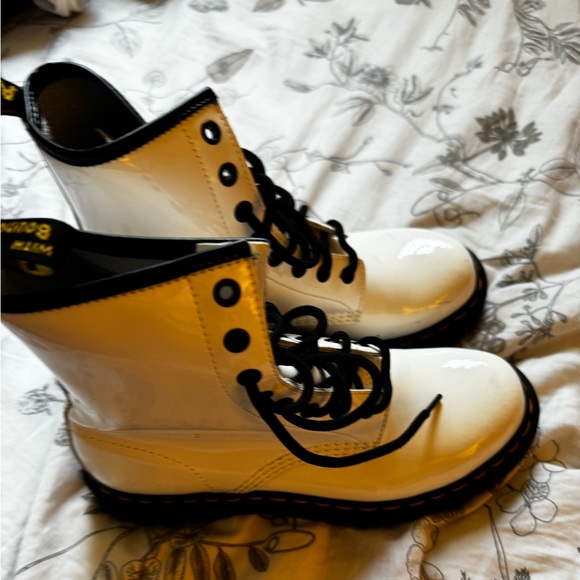 White doc martens! worn once - Picture 1 of 2